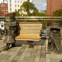 メーテルと鉄郎の像ベンチ