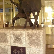 小倉生まれの無法松像