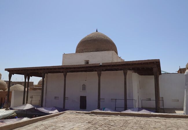 東門すぐ近くの目立たないモスク