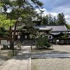 裏には法然上人が産屋を使った井戸が！