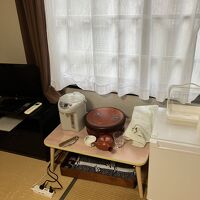 湯沸かし器、ミニ冷蔵庫、テレビあり、座椅子があれば、文句なし