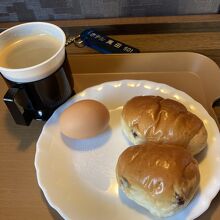 部屋食の朝パン～日常的良さ