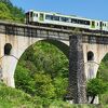 田舎の田園風景とマッチする風情あるめがね橋