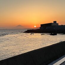 富士山の横に夕陽！！もう本当に贅沢なひと時！！