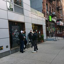 大都会なので、そこかしこにレストランがある。