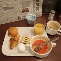 無料朝食。ちょっと寂しい気もします
