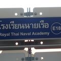 ネイバルアカデミー駅は、国道３号線の傍にあり、タイ王立海軍兵学校の入口に近い場所です。