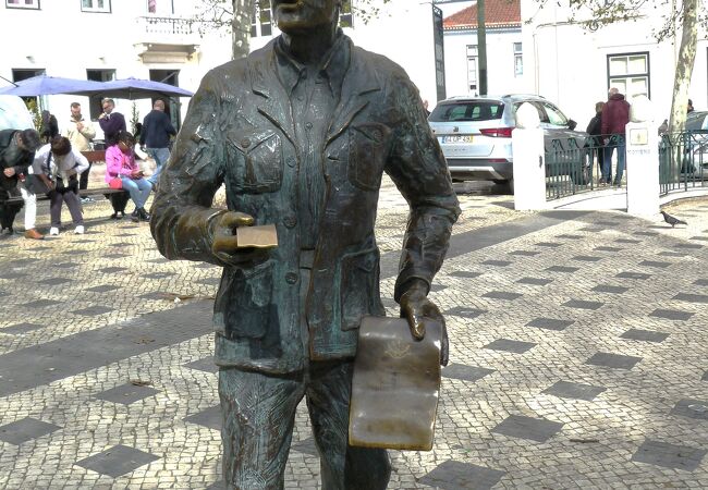 O Cauteleiro Statue;宝くじ売りの彫像