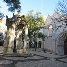 カルモ教会前の広場