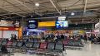 チェックイン後のスペースが狭い