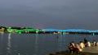 カラフルなライトアップ