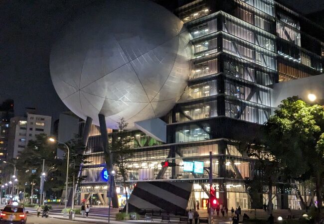 近代的な士林駅