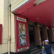 コラバ付近の有名な映画館