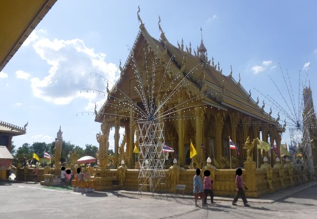 Wat Pak Nam Jolo (Chachoengsao)