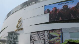 駅直結の大きなショッピングモール