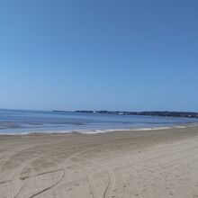 千里浜は静かです　タイヤの跡がみえます