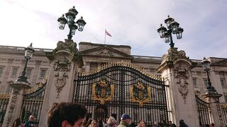 イギリスのロンドンにある宮殿。