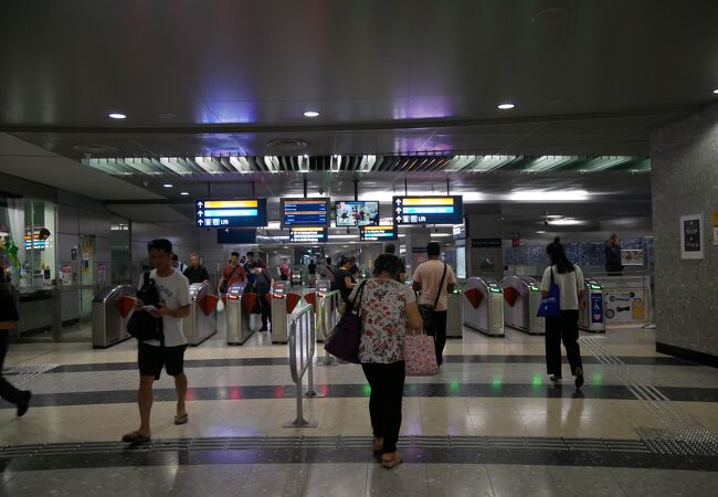 ベイフロント駅 (MRT)