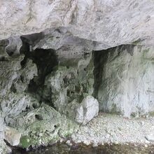 蝙蝠（こうもり）の岩屋