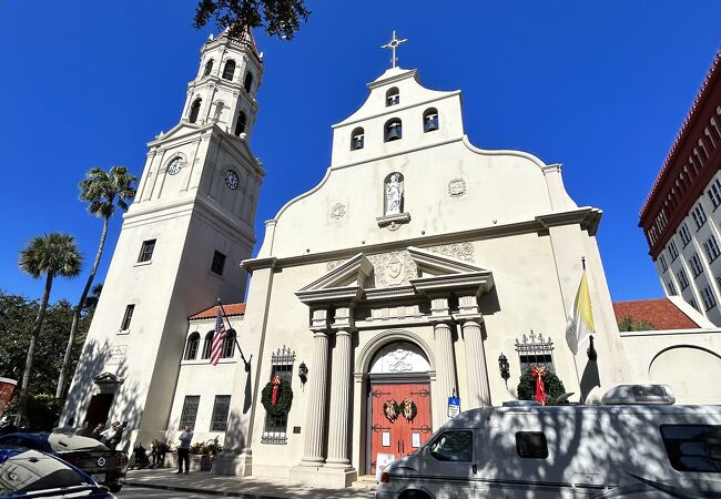 元の建物はスペイン統治時代の1797年に建てられ、1887年の火災後に再建された大聖堂