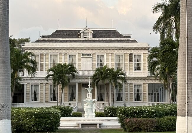 デボン・ハウス