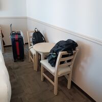 テーブルと椅子もあり