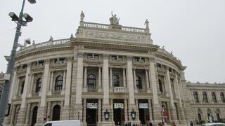 クリムトの天井画があるブルク劇場