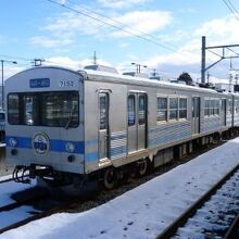 留置線のデハ７１００系電車