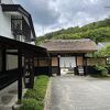 温泉は化粧水のような泉質でスベスベです。