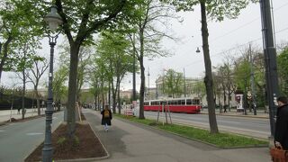 歴史的な建造物が多い通り