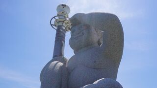 女木港の防波堤の突端に