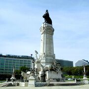 ポンバル侯爵広場;ロータリーの真ん中に`ポンバル侯爵像`
