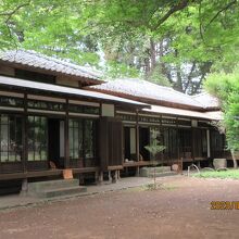 旧別邸の母屋の南側