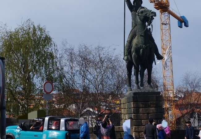 ヴィマラペレス像