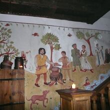 3階への階段の壁に書かれた画