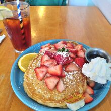 パンケーキいちご乗せ