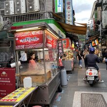 慈&#35572;宮前の麺類屋の屋台