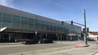 国際便は発着しているが小さめなアメリカの地方空港