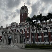 とても綺麗で印象深い建物でした。行って良かった