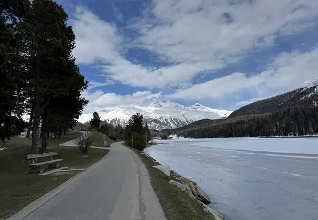 サンモリッツ湖