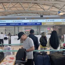 仁川～「エア・アスタナ」カウンター