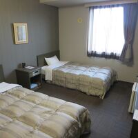 客室内は広くて壁紙を張り替えてきれいでした。