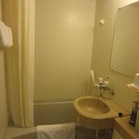 古いのバスルームです。湯音調整がカランになっていました。