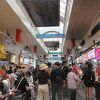 とても賑やかで品物が多い市場　日本円は使えません