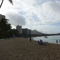 ビーチからはダイヤモンドヘッドも見えます