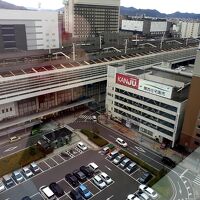 目の前は姫路駅、提携の駐車場も隣接しています。