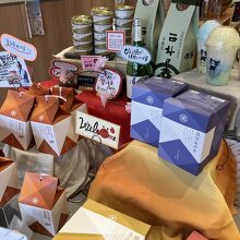 店頭で販売されていた品々