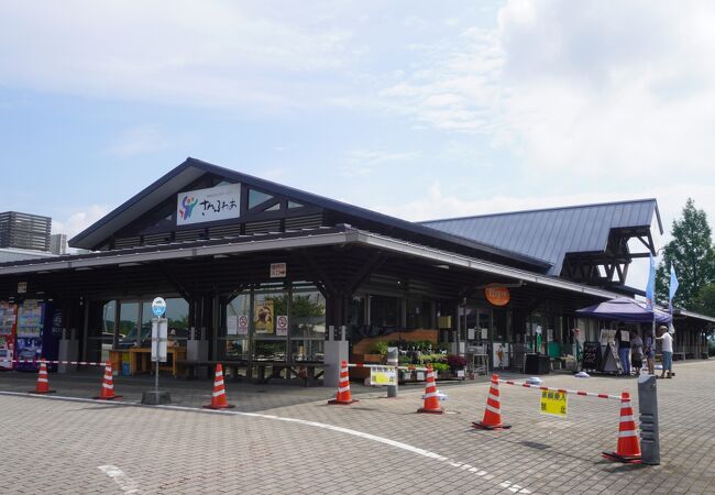 けっこうな規模の天然温泉施設を中心に