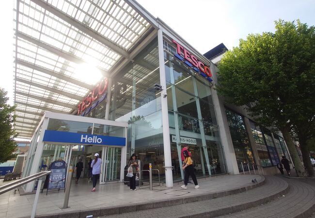 テスコ スーパーストア (ケンジントン スーパーストア店)