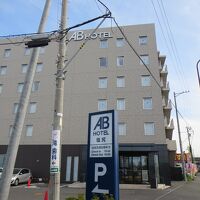 国道20号線から見たABホテル塩尻です。